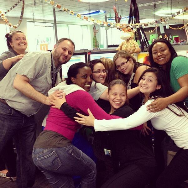 ZapposCulture's tweet image. Group hug! #zapposinstachallenge #corevalue7 #eyezapp by discofiend72