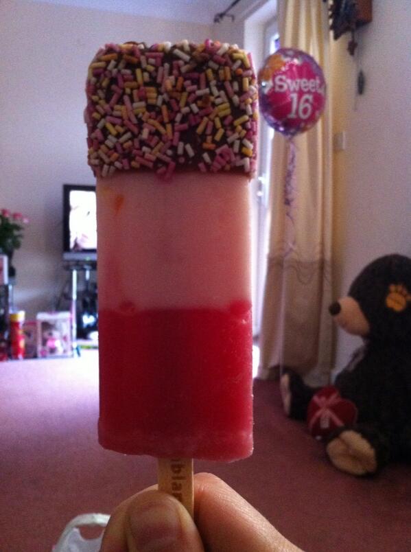 milliee93's tweet photo. @thorneella Hope you've had a fab day http://t.co/9JIGUxmQDA