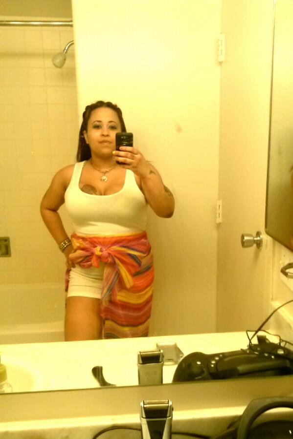 313BusinessLady's tweet photo. She got tht million dolla..... http://t.co/kOIqZWJ63w