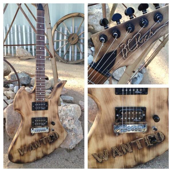 calirose24's tweet photo. @blakeshelton hey Blake, my son does custom guitars, and he did this one. I totally can see your wife play it. http://t.co/4YHJzuNBFb