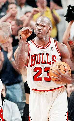 _NBAesp's tweet photo. MICHAEL JORDAN: "Algunas personas quieren que algo ocurra, otras sueñan con que pase, OTRAS HACEN QUE SUCEDA." http://t.co/v57xDHY5pQ