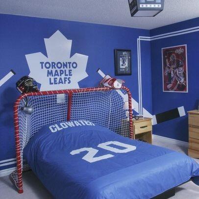 Hockey__Talk's tweet photo. Even though the leafs are hated, this room is filthy. http://t.co/eY8UxP9MJL