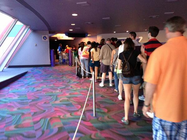 TheDisneyLife's tweet photo. Fastpasses are still available for Soarin' at 5p but Captain EO has a line to the door? #AlternateDisneyUniverse http://t.co/xg9wvPuOhf