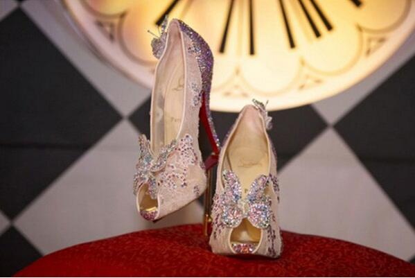thepapertrailNJ's tweet photo. It's #shoesdaytuesday! Our fav #weddingshoes!  #christianlouboutin #cinderalla #sparklyeverydamnday http://t.co/e6soIhW0uP