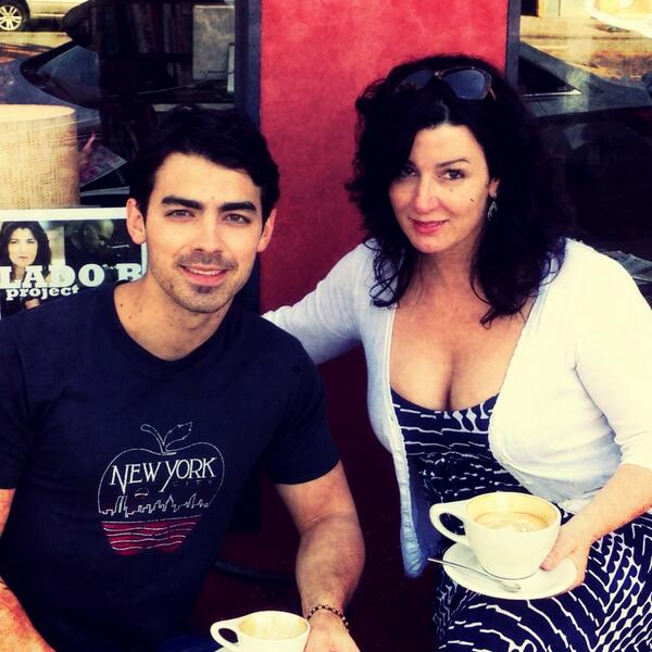 xsuzannevd's tweet photo. “@DeniseJonas: Sharing a cup of Joe http://t.co/TT00CaPHvZ” where can i get one