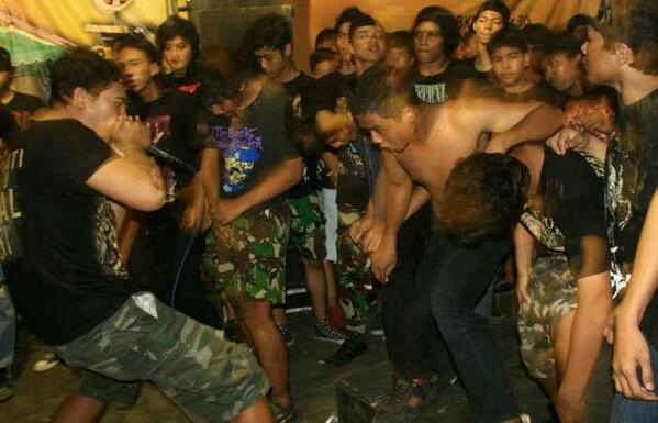 A Miles Of Ruins tweet media