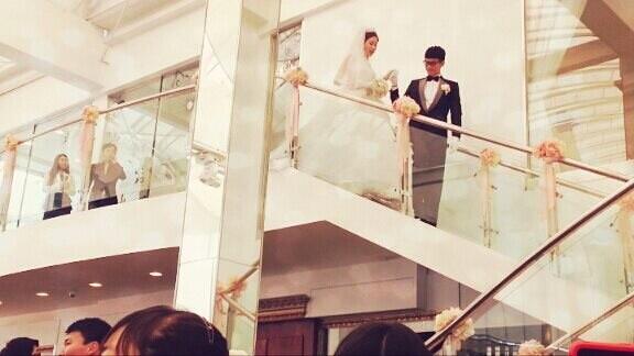 CHYEORA's tweet photo. มาอัพเดทงานแต่งงานของเจ้าสาวโชฮีกับกับเจ้าบ่าวจองแท!!!! http://t.co/I0crF662Gg