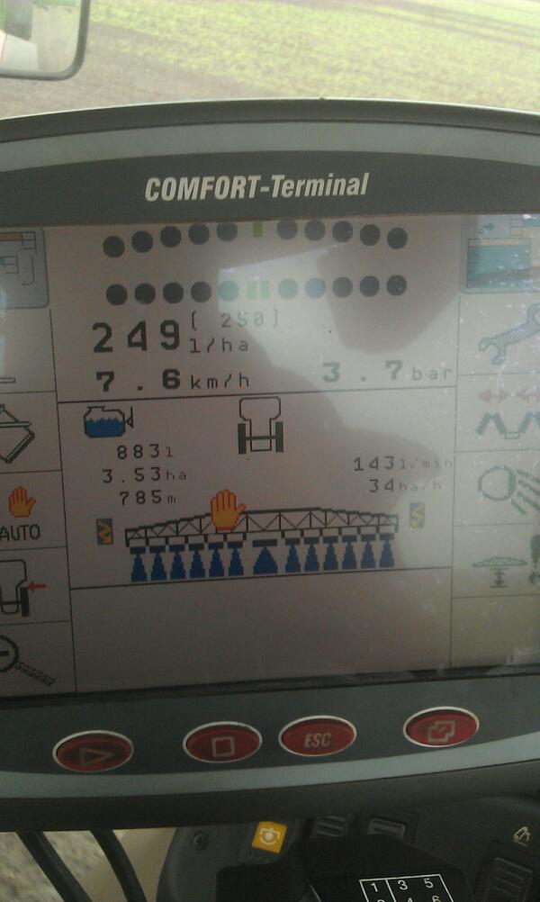 riksteenge's tweet image. Schiet lekker op.Zo maar 2,5 uur werk met bieten spuiten