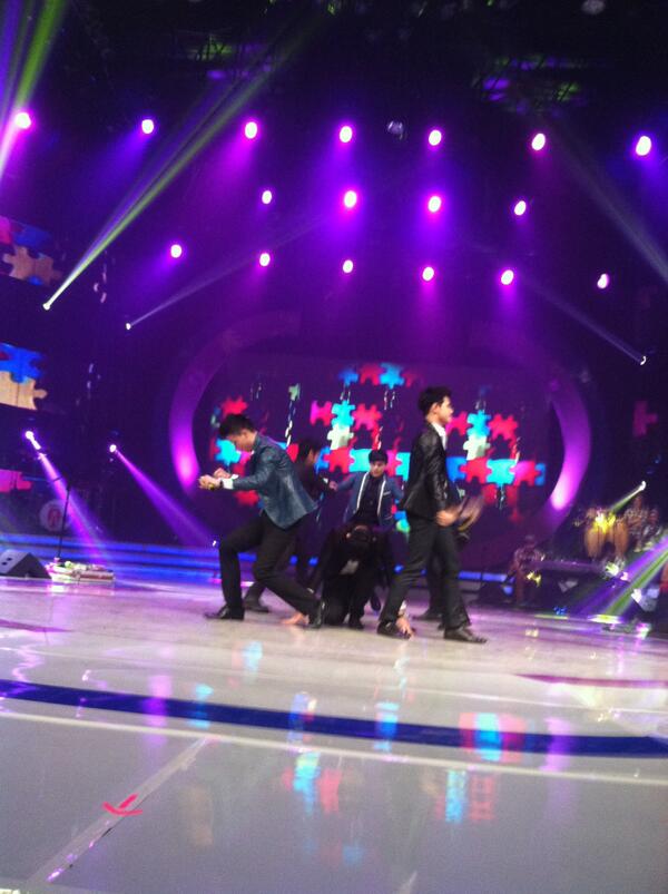 Motion_Manado's tweet photo. 004 @MOTIONboyband  @MarcelMotion @KeanuMotion @RyanMotion15 @RickyMotion @SandyMotion @StephenMotion http://t.co/6ejuHoPjrq