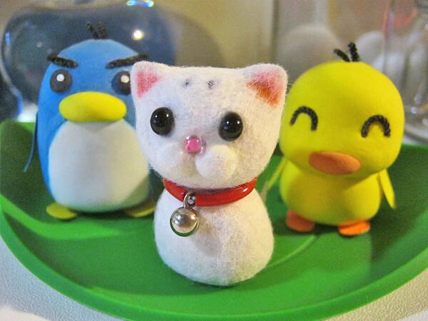 UvxvUQ's tweet photo. どこもかしこもご無沙汰してます。
羊毛フェルトならぬ猫毛フェルト作品の第一号完成。
先月他界した実家のポロンの毛もとっておけば良かったと後悔 (；ω；`)

http://t.co/CSfQjWGpHX http://t.co/AhjJ2IWyN0