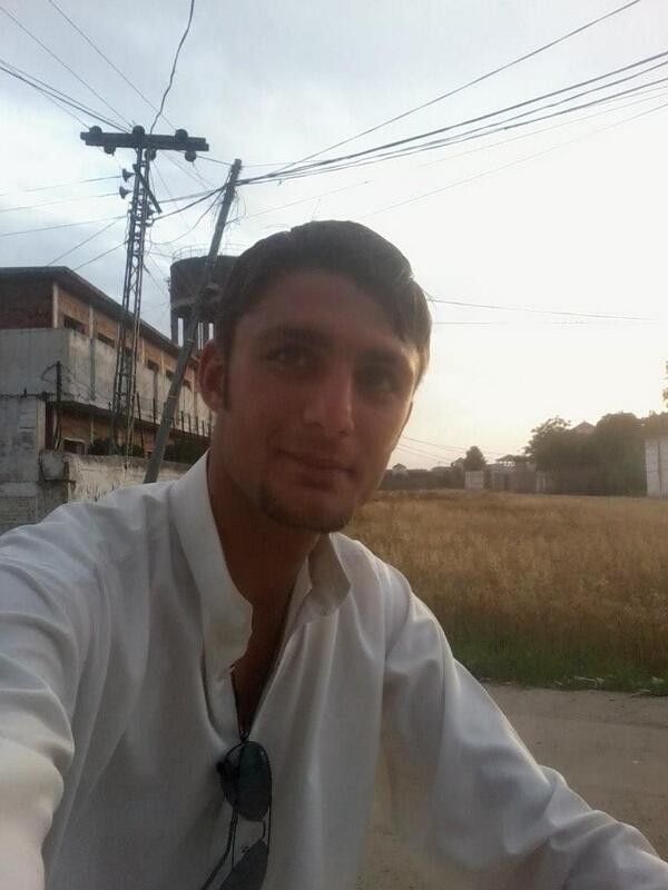 IkamKhan's tweet photo. meeeee http://t.co/fuZOHarBHN