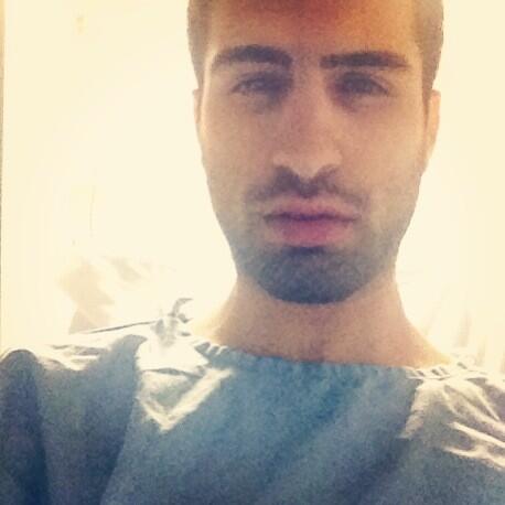 ExitRowOfficial's tweet image. Wednesday night practice while bassist Jeremy is in hospital. Hates missing  practice! #laterstonsils #heapsapain