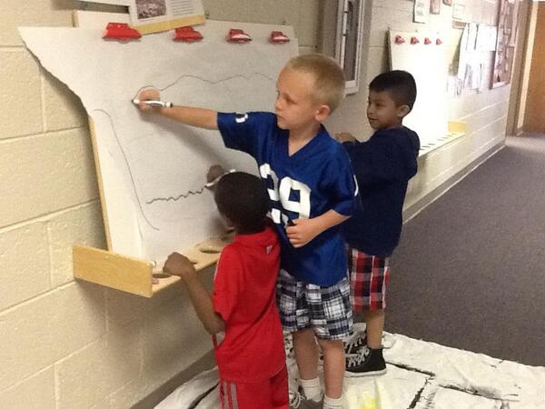 HHSIPA's tweet photo. First graders use our new hallway easels to create cross-sections of landfills! http://t.co/iXehSg5kxa