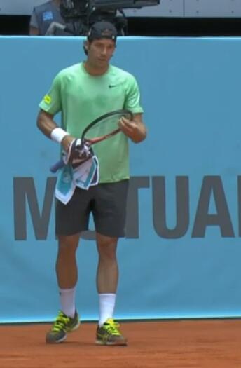 letstalktennis1's tweet image. I though Haas was playing today, not Roger... #samekit