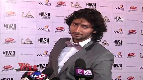 TEAMKUNAL's tweet photo. Red Carpet... http://t.co/qaKqeMWxCJ
