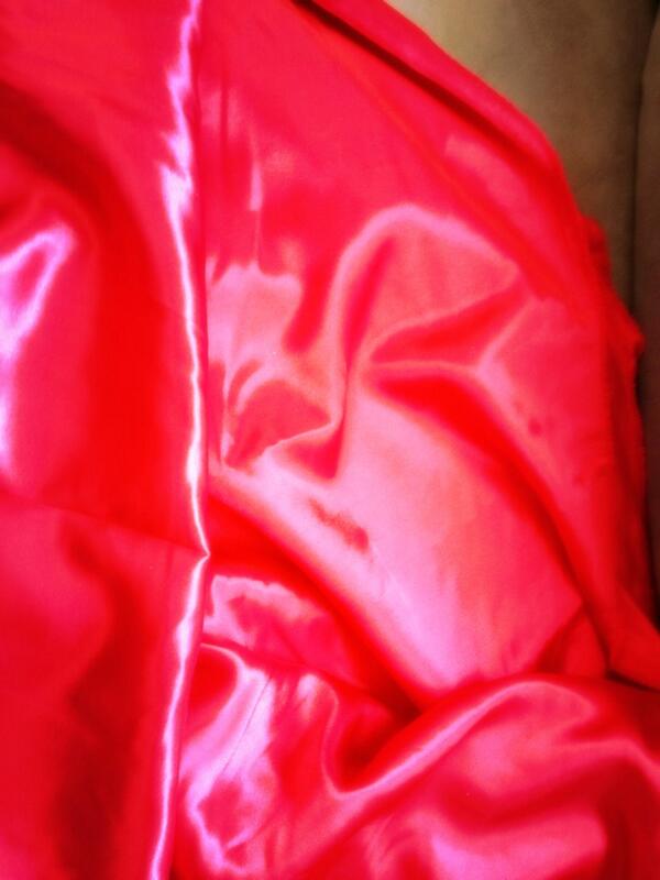CakesnDecors's tweet photo. Satin red is for capes!
Can't wait to see the little super heroes posing in one of them! http://t.co/EbR97EAayk