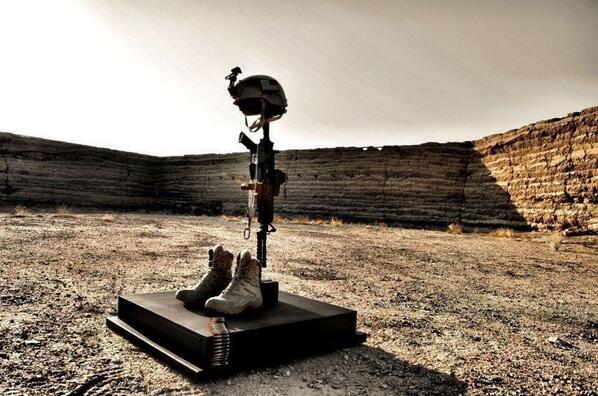 MilitaryLadies's tweet photo. A soldier I've never met died to protect the freedoms I have today. #Thankyou http://t.co/o2KueQhHTm
