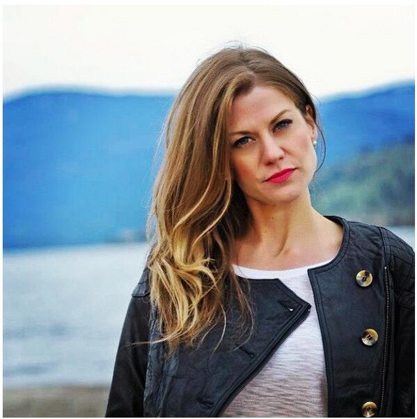 EMU_lifestyles's tweet image. Great shot @jessievoss of the Emu Isla Gorge jacket! #emu_lifestyles #springleather