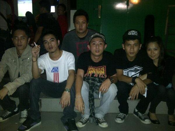 christottz's tweet photo. at #SoccerCafeResto ! @Daniel_adriaan  @PatrickSponce @dbs_familia #DeadCity @RyanPochz #AvOna ! http://t.co/ZUFBFE6cqW