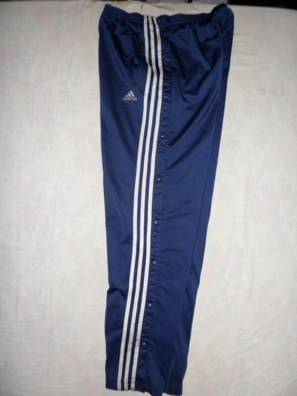 Conceder sustantivo caos Los90 on Twitter: "Los pantalones de chándal de Adidas con botones  laterales. http://t.co/wDh1hXel9c" / Twitter