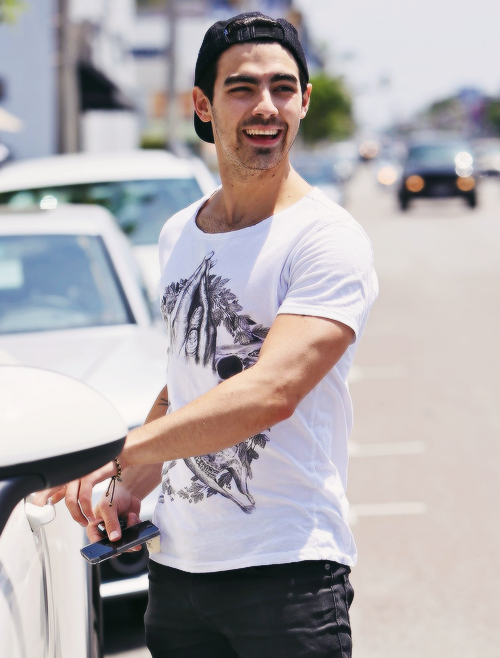 xsuzannevd's tweet photo. WHO GAVE U THE PERMISSION http://t.co/itPeXNgp0E