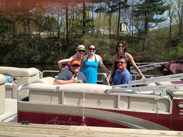 Beckydomyan's tweet photo. #grillstravaganza We're on a booooaat!!! http://t.co/mxAdNFtZAy