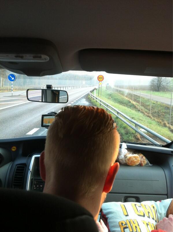 Egen dj i bussen! Dj landningsbana! Kommer till bogrens 20/7! Förköp: 2500 #komitid