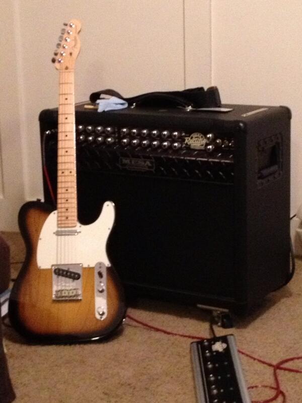 My little practice set up, hopefully be able to get some songs out of them :)
#telecaster #mesaboogie #mylife