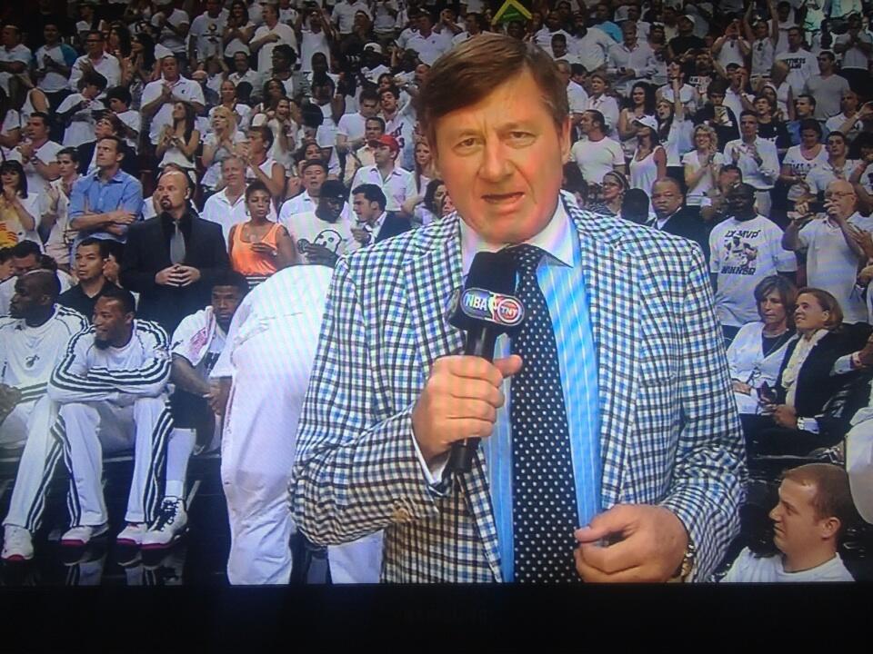 hollyrpeete's tweet photo. #DoNotAdjustYourSet vintage Sager turntup #pinstripes #polkadots #checks #squiggles oh my #sagersuits @NBAonTNT http://t.co/2P4RAfIZgc