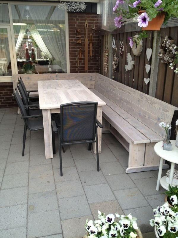 steigerhoutnu's tweet photo. Gave grote hoekbank en tafel van steigerhout http://t.co/kdKEFYXUva