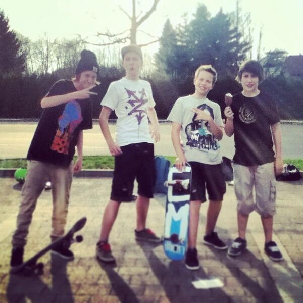 :D <a href="/r_pcs/">Richi Pécs</a>, <a href="/collinbormann/">DC_USA12</a> ..
#SkateLife #skateeverydamnday