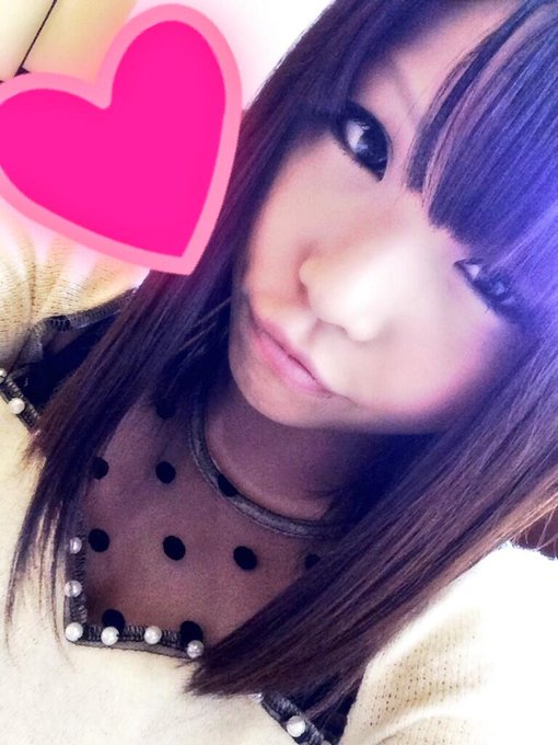 撮影が早く終わったので、お買い物して今帰りです(つ&forall;｀*)普段自撮りとかしないけど、ツイッター用に頑張って撮ってみました！どうですかー(ノ&omega;・｀)？ http://t.co/7CMbqvdzQg