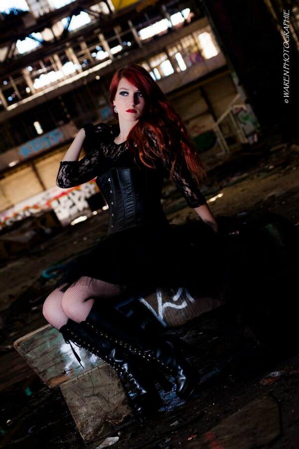LadyRedstone tweet picture