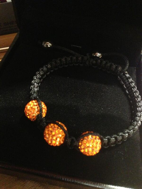 CollinsonJewllr's tweet image. When we reach 4000 follows 1 lucky follower will win this bracelet please follow and Rt good luck !!
#bizitalk #sbs