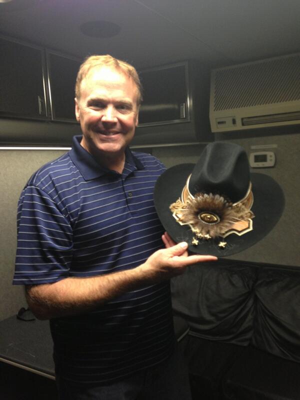 MikeWallace01's tweet photo. I am honored, THE KING, Richard Petty just gave me this hat! Thanks! http://t.co/qc5F17CUR2