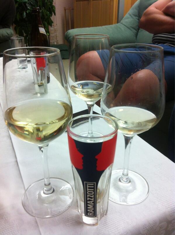 lubo78's tweet image. @goroslin @_krato_ #3has! You're my girl, Val! #cheers