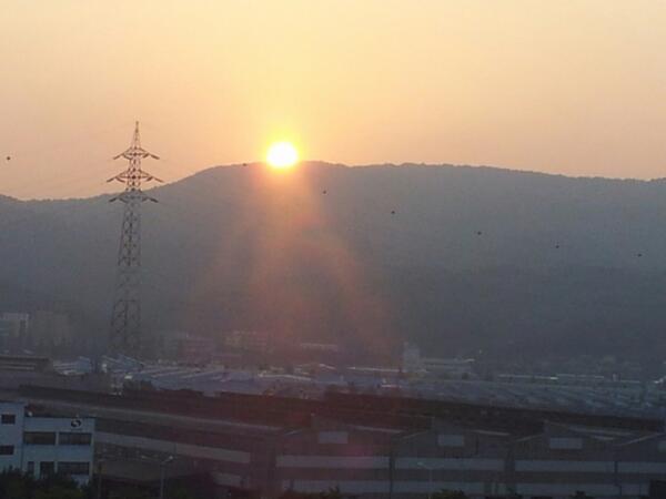 onepi0820's tweet image. #현치비 220일차 요즘은 해가 새벽5시35분경에 뜨는구나 엄청 빨리뜨네. 오늘 어쩌다 일찍 일어나서 ㅋㅋ 어제 너무 일찍자서 보게된 하늘. 참좋다.