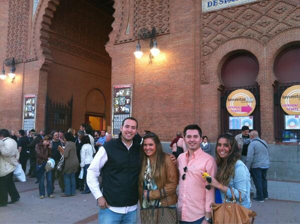 MarioRCimarra's tweet photo. Buena tarde de toros con @albertolgodoy @Bea_Garciia @Ana_garciaA !!! La semana del 3 la siguiente quedada niñas ;) http://t.co/wyM5KzPbY4