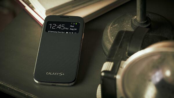 SamsungMaroc's tweet photo. Que pensez-vous du #SViewCover du #Samsung #GalaxyS4 ? http://t.co/HRZJ01IbYr