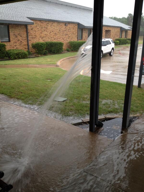 theyoutharea's tweet image. We sprung a leak! #drainproblems