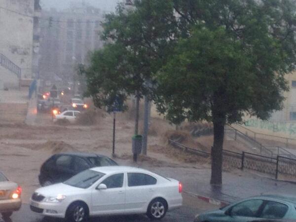 Image d'illustration pour Inondations en Algérie et à Hong Kong