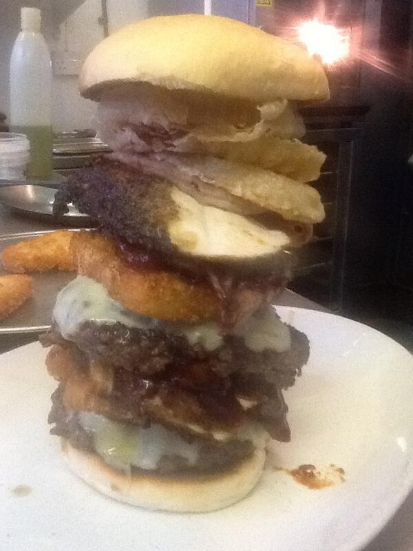 1chestnut0's tweet photo. Man vs food #megaburger http://t.co/X9P4xLINLT