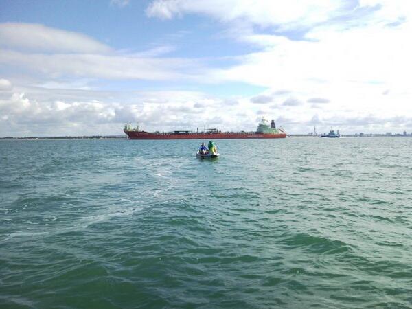 Solentpedal's tweet photo. 5 years ago we were told we'd never cross the Solent but we weren’t gonna let a container ship or 2 get in our way ! http://t.co/wrx8qScwd2”