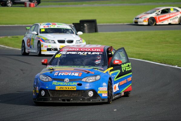 A_Garbutt's tweet photo. @DunlopBTCC @Oulton_Park http://t.co/oMAzdu5yEJ