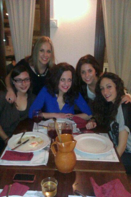 90Gonzlez's tweet photo. @MartaRamon90 @ana_alco29 http://t.co/1nxnrWLaEz