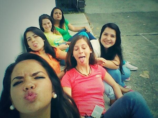 Nenesass jajajaja @CaroGout_ @GalacticMermaid @LuisanaVasquezf @DanielaSanjuan @GabrielaDaboin ❤