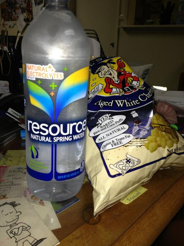 nelyy_10's tweet image. 😍👌 #electrolytes #agua #snackmode #morelilelunchflow 😂
