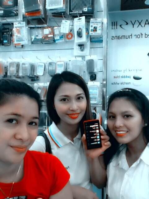jazmaxi14's tweet photo. ar ann with lumia 820 @goldsight telecoms http://t.co/b8TZUvMxQ6