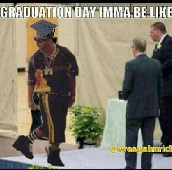 DrakeEdits's tweet photo. Graduation.. http://t.co/vW9IAHj3Sx