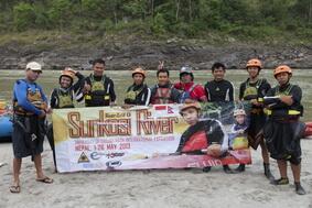 jalanteruus's tweet photo. "@NGIndonesia: Pengarung kayak @MAPAGAMA_UGM telah merampungkan ekspedisi di Nepal. http://t.co/BNlGR9vYnV http://t.co/PIkYd7KFk3"